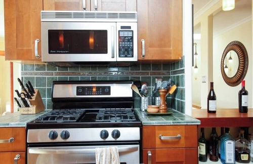 Outer Sunset Casa | The Surf Shack - Beachfront urban Oasis, Hot Tub