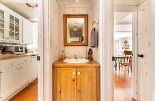 Thompson Ridge Casa | The Swallow's Nest Catskill Charm with Seasonal Pool and Firepit