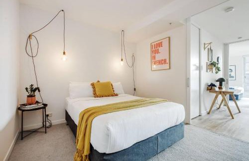 East Melbourne Apartamento | The Sweet Escape - Chic Apartment with Rooftop Pool
