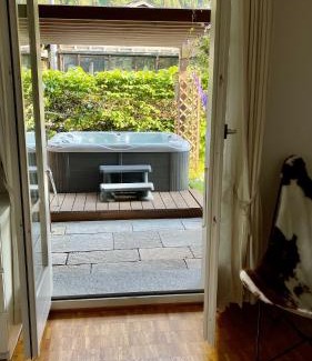 Wirzweli Apartamento | The Swiss Paradise 2 Apartment with Garden, Whirlpool, and Mountain Panorama