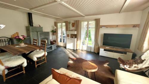 Wirzweli Apartamento | The Swiss Paradise 2 Apartment with Garden, Whirlpool, and Mountain Panorama