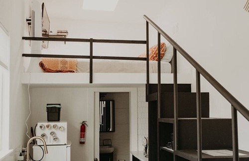 Fredericksburg Cabina | The Syrah-Country Meets Glam