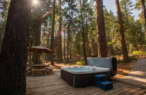 Carnelian Bay Casa | The Tallac Lodge Hot Tub Walk 2 Beach