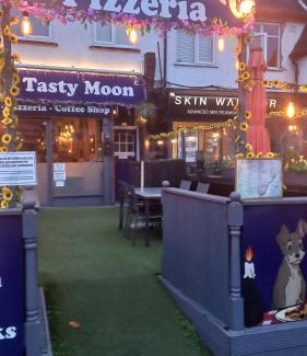 London Borough of Bromley Casa | The Tasty Moon Rent Room