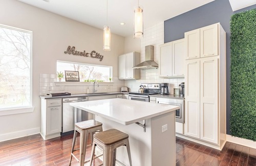Chestnut Hill Casa | The Taylor Martin - Spacious Homes w/Rooftop