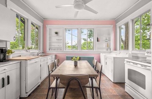 Hillsboro Village Casa | The Taylor Swift + Dolly Mansion Music Row