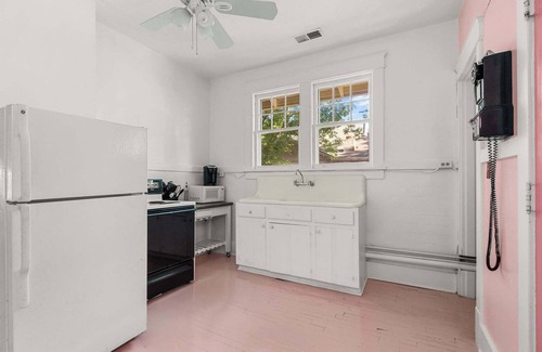 Hillsboro Village Casa | The Taylor Swift + Dolly Mansion Music Row