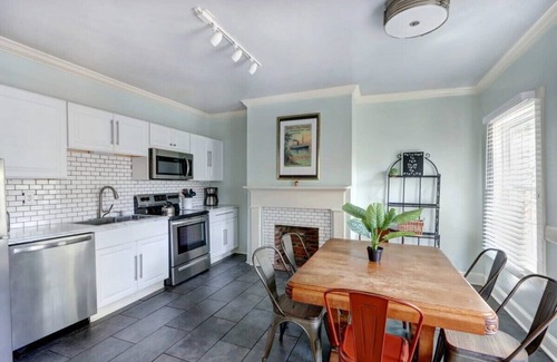 Beach Institute Apartamento | The Tea Olive - B, Fresh | Classic | Dog-Friendly!