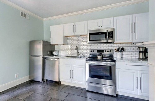Beach Institute Apartamento | The Tea Olive - B, Fresh | Classic | Dog-Friendly!