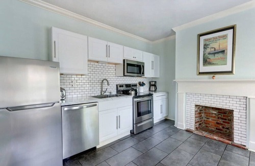 Beach Institute Apartamento | The Tea Olive - B, Fresh | Classic | Dog-Friendly!