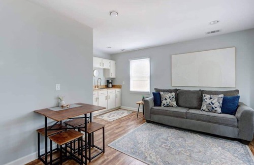 Beach Institute Apartamento | The Tea Olive Cottage, Quaint | Pet-Friendly!