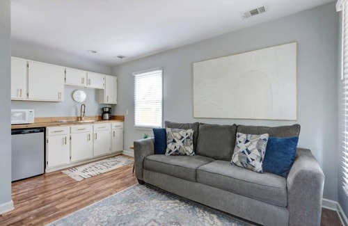 Beach Institute Apartamento | The Tea Olive Cottage, Quaint | Pet-Friendly!