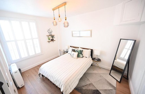 City Centre Casa | The Teapot Cottage in Town Centre FREE Parking