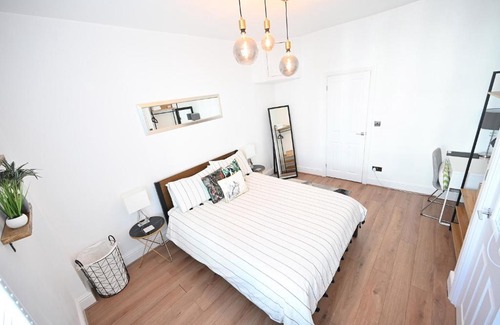 City Centre Casa | The Teapot Cottage in Town Centre FREE Parking