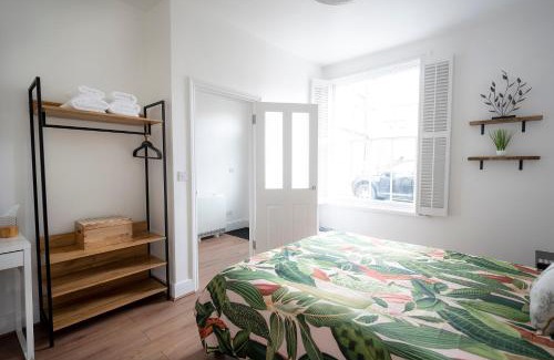 City Centre Casa | The Teapot Cottage in Town Centre FREE Parking