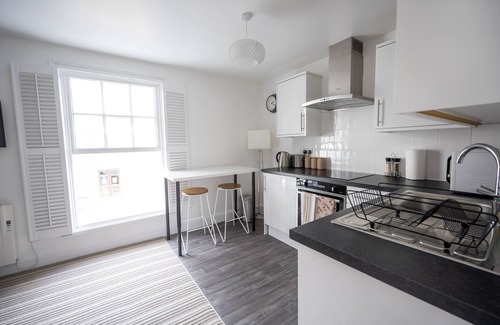 City Centre Casa | The Teapot Cottage 🫖 in Town Centre.