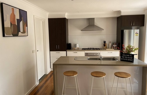 Kilmore Casa | The Tee House is conveniently located in Kilmore township next to Golf Course.