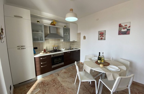 Torri del Benaco Villa | Villa con gran terraza con vista al lago.