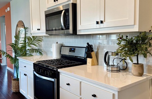 Austin Casa | The Terracotta Loft- Community Pool- Close to airport and Austin Downtown