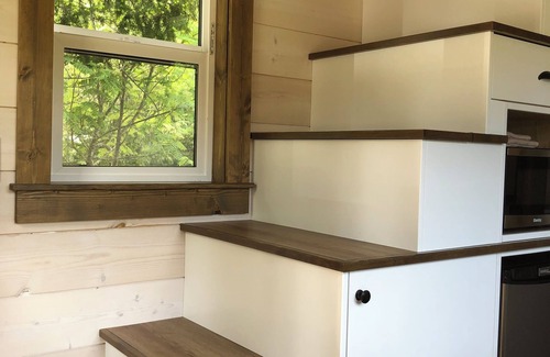 Courtenay Cabina | Cozy Tiny Home in the Country - Close to Mt. Washington, Cumberland & Courtenay
