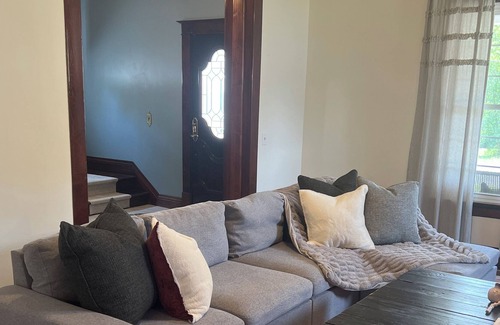 Gordonville Casa | THE THOMAS! Large, Private home-Salon and shop included, Perfect for parties!