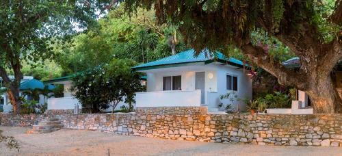 Romblon Island Complejo | The Three P Beach Resort & Dive Center