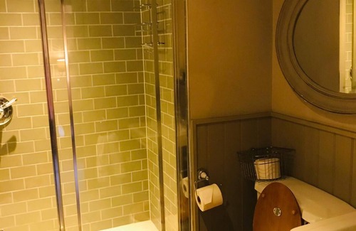 Banbury Hotel | The Three Pigeons Inn