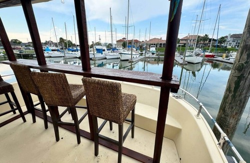 Clear Lake Shores Alquiler De Eote | The Tiki Treasure Boat