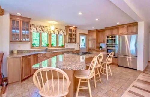 Center Ossipee Casa | The Tinker Bell on Ossipee Lake with Water and Mountain Views.