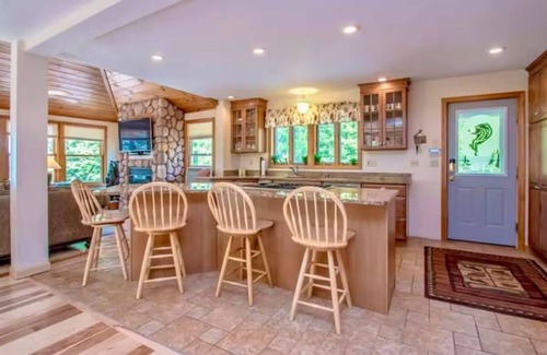 Center Ossipee Casa | The Tinker Bell on Ossipee Lake with Water and Mountain Views.