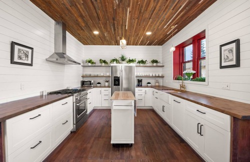 Lompoc Casa | The Tinning House - Lompoc's Best House & Location