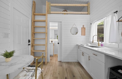 Apache Shores Cabina | The Tiny Oasis: Luxe Stay with Deck & Private Pool