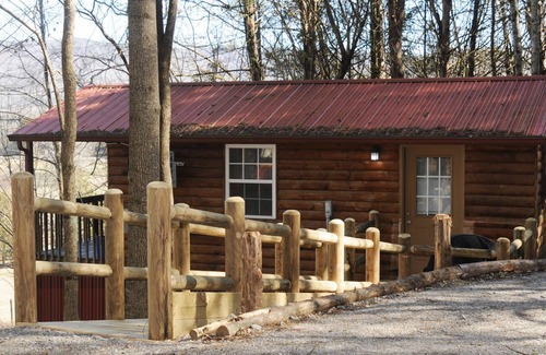 Sparta Casa | "The ToolShed" a Pet Friendly Cabin near Fall Creek Falls!, The Toolshed Hillside Cabin With a View