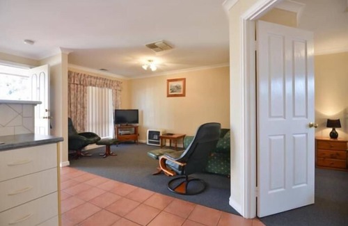 Piccadilly Hotel | The Tower Hotel Kalgoorlie