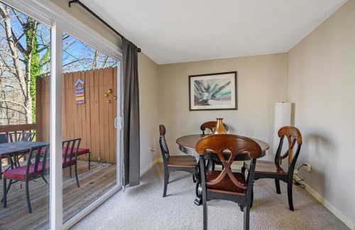 North Raleigh Casa | The Townhouse by the Creek! Relocation or Vacation