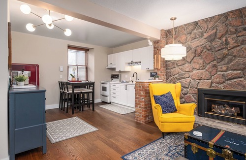 Inner Harbour Casa | The Townhouse, Downtown Kingston