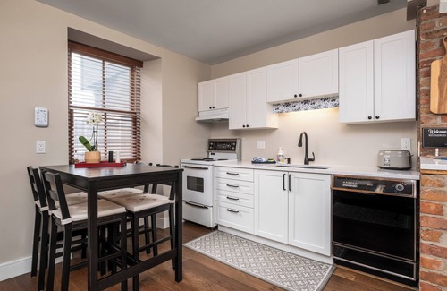 Inner Harbour Casa | The Townhouse, Downtown Kingston