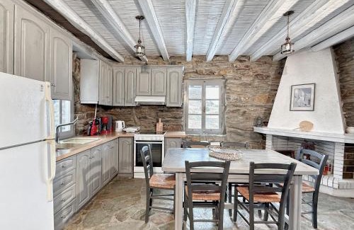 Koundouros Apartamento | The Traditional Stone Villa