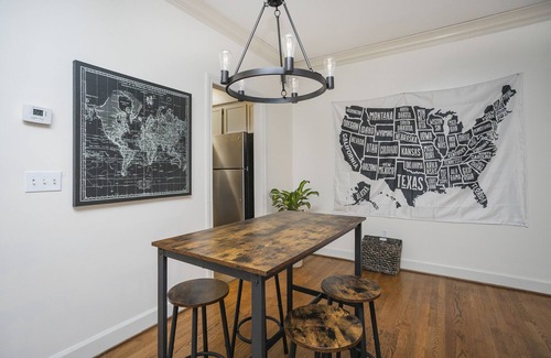 West End Casa | "The Traveller" 2bd Townhome off WEST END! 8 min ->DT!