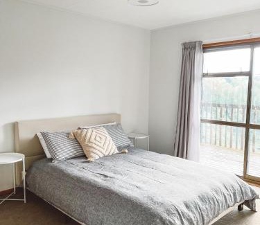 Whanganui Casa | The Treehouse - a home with stunning rural views
