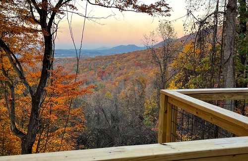Jonesborough Cabina | The Treehouse at Feather Ridge Retreat