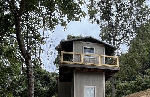 Jonesborough Cabina | The Treehouse at Feather Ridge Retreat