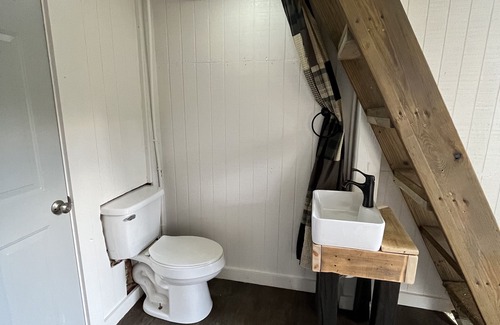 Jonesborough Cabina | The Treehouse at Feather Ridge Retreat
