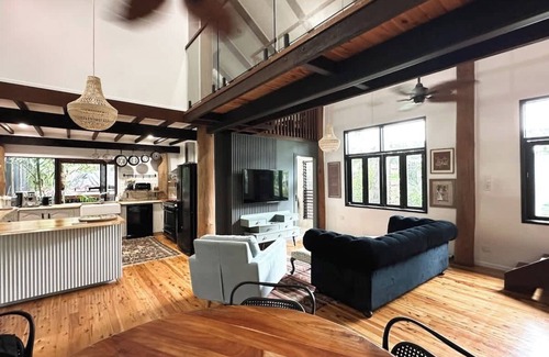 Smithfield Casa | The Treehouse | Architecturally designed retreat by Chris Van Dyke
