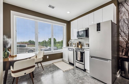 Whitebridge Apartamento | The Treehouse- Stylish West Nashville Studio Condo, Best Rates in Music City!