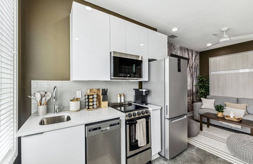 Whitebridge Apartamento | The Treehouse- Stylish West Nashville Studio Condo, Best Rates in Music City!