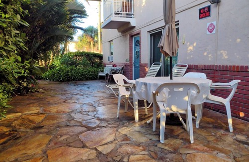 St. Pete Beach Condominio | The Tropical Courtyard Paradise🌴 on St. Pete Beach🌞⛱️🌊 Friendly Native #502
