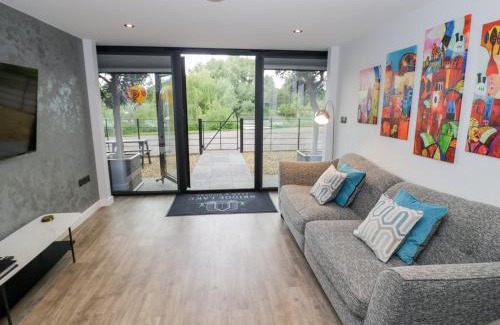 Thorpe Casa | The Tunnel at Bridge Lake Farm and Fishery