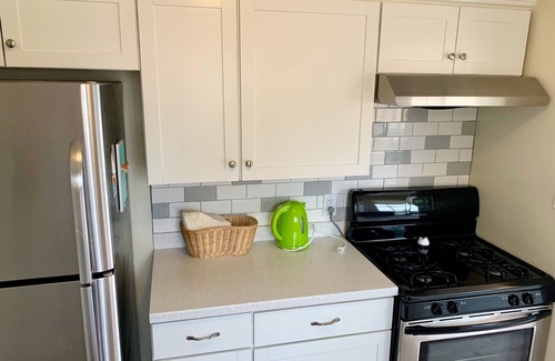 Nob Hill Casa | The Turquoise Cat Nob Hill 3 bedrooms 2 bathrooms garage private yard Fast WiFi
