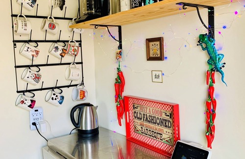Nob Hill Casa | The Turquoise Cat Nob Hill 3 bedrooms 2 bathrooms garage private yard Fast WiFi